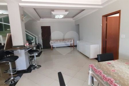 Casa à venda com 4 quartos, sendo 1 suíte, no Centro, Bom Jesus dos Perdões, SP