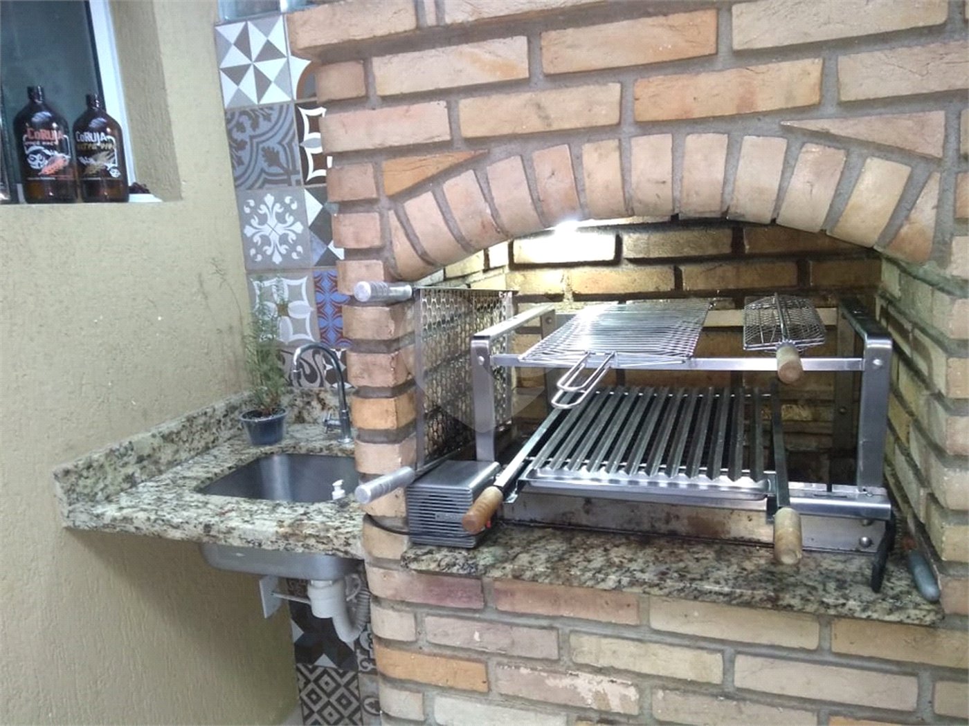 Casa à venda com 3 quartos, sendo 1 suíte, no condomínio Residencial Água Fria, São Paulo - SP
