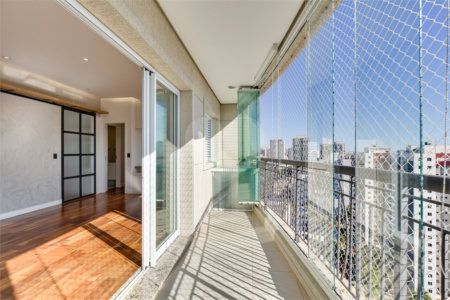 Apartamento à venda com 3 quartos, sendo 1 suíte, em Santo Amaro, São Paulo, SP