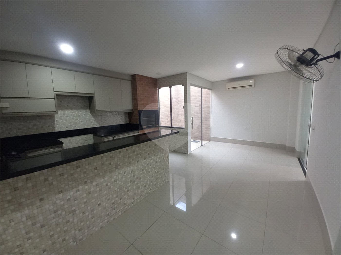 Casa à venda com 3 quartos, sendo 1 suíte, no condomínio Terra Nova, Várzea Grande - MT