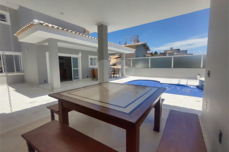 Casa à venda com 3 suítes no condomínio Villaggio Capriccio, Louveira - SP