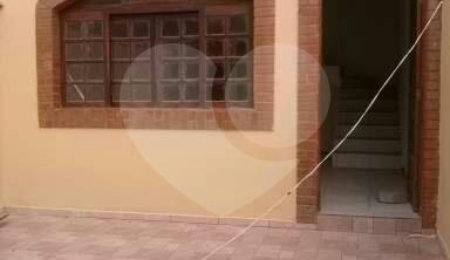 Sobrado à venda com 3 quartos, sendo 2 suítes,  em Jardim Monte Kemel, São Paulo, SP