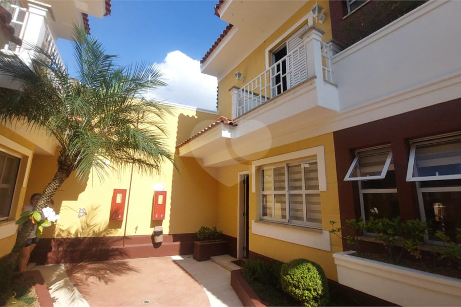 Casa para alugar com 3 quartos, sendo 1 suíte, no condomínio Santanna, São Paulo - SP