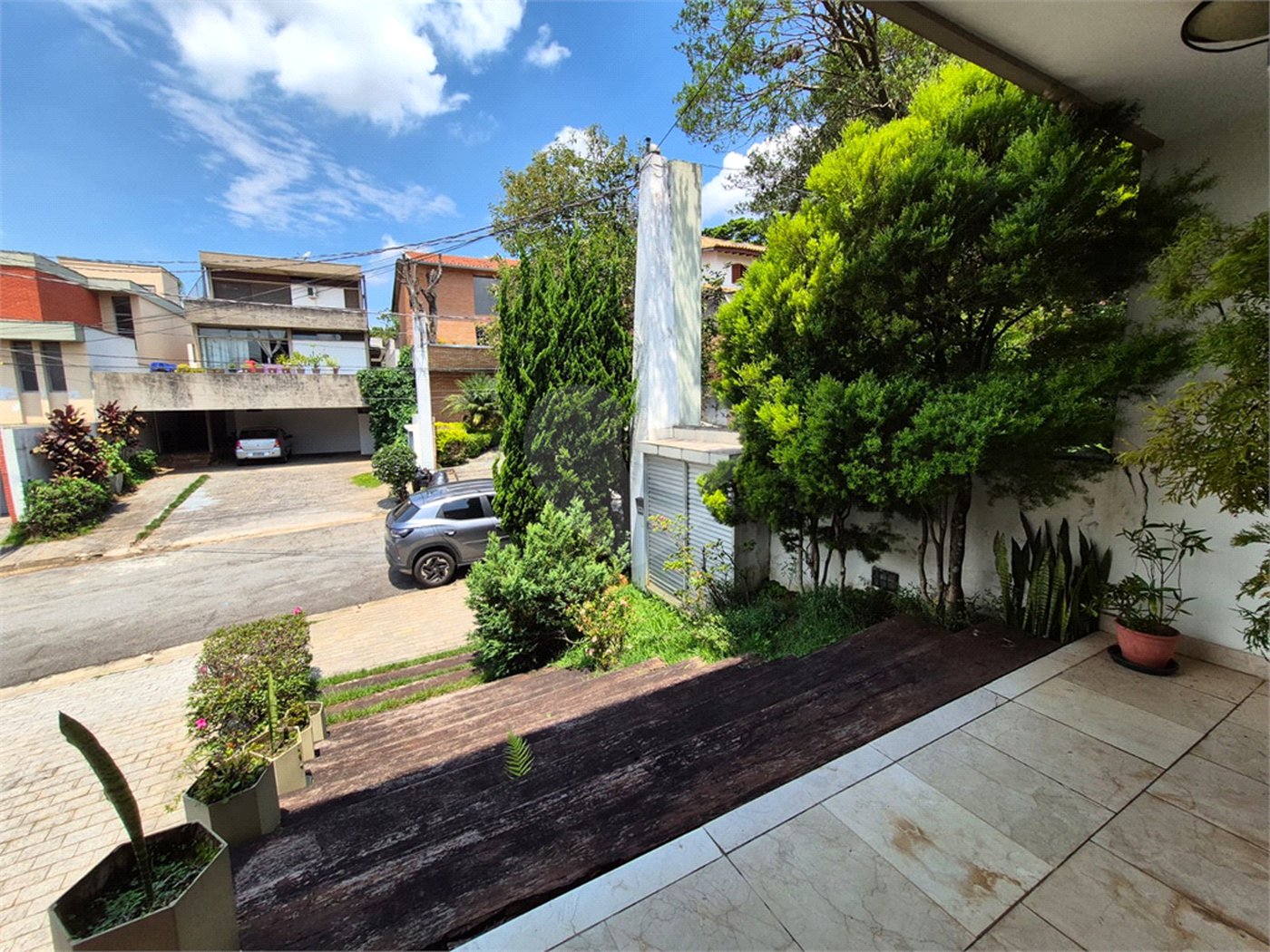 Casa de Vila à venda ou para alugar com 4 quartos, sendo 2 suítes,  em Jardim Leonor, São Paulo, SP