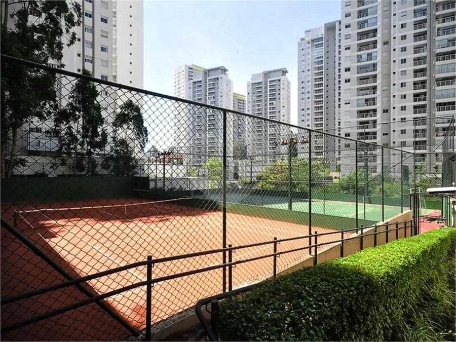 Apartamento à venda com 3 quartos, sendo 1 suíte,  em Vila Andrade, São Paulo, SP