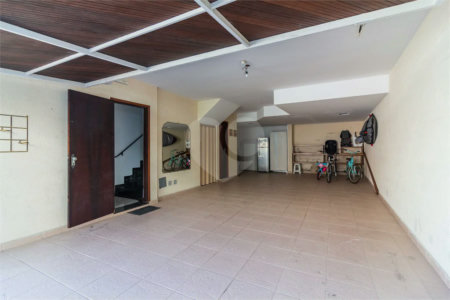 Casa à venda com 3 quartos, sendo 2 suítes,  no condomínio Sagres, São Paulo - SP
