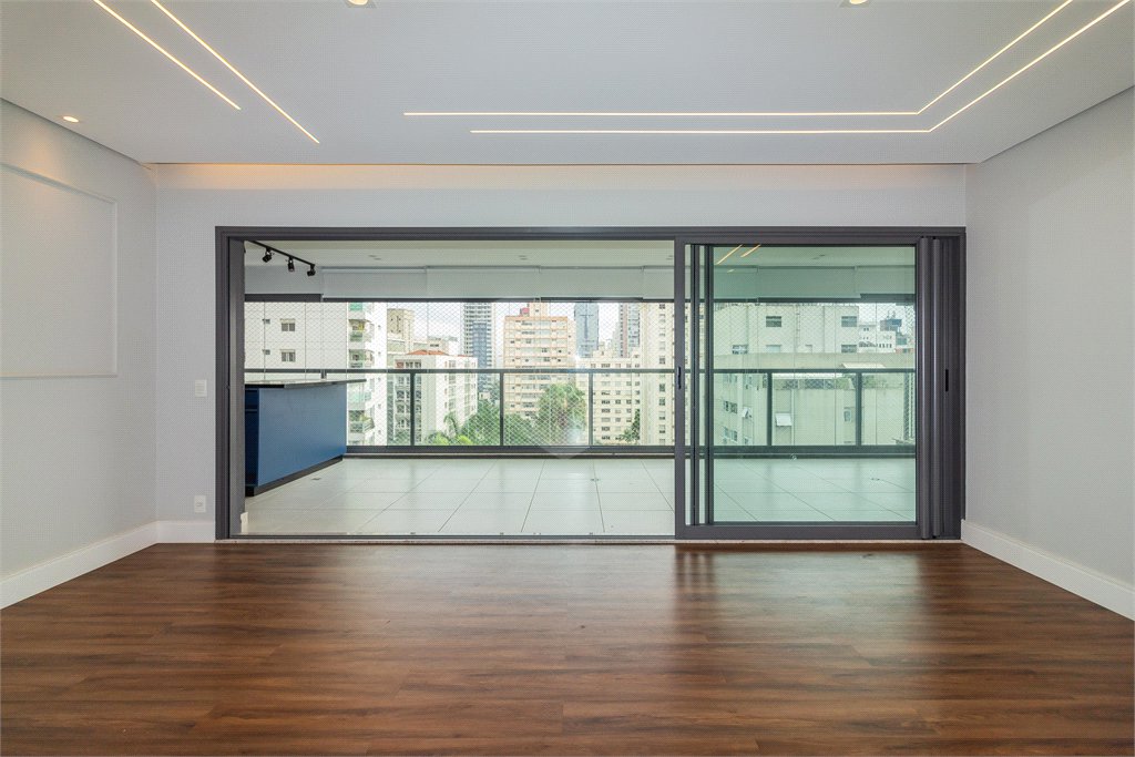 Apartamento à venda com 3 quartos, sendo 2 suítes, em Pinheiros, São Paulo, SP
