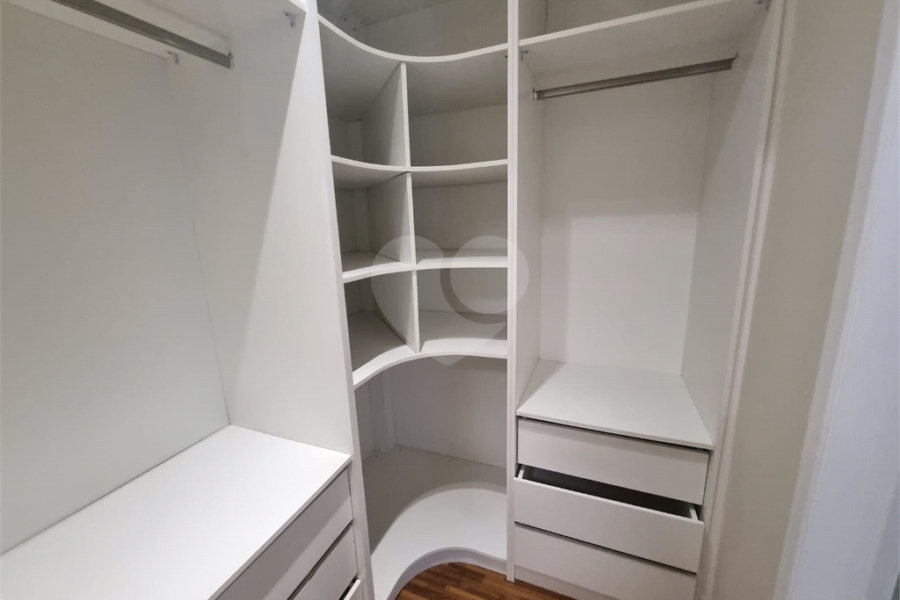 Sobrado à venda com 3 quartos, sendo 1 suíte,  em Jardim Belizário, Cotia, SP