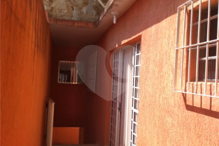Sobrado à venda com 3 quartos, sendo 1 suíte, em Vila Santa Margarida, Ferraz de Vasconcelos, SP