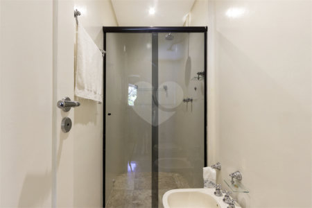 Casa à venda com 4 quartos, sendo 3 suítes, em Cidade Jardim, São Paulo, SP