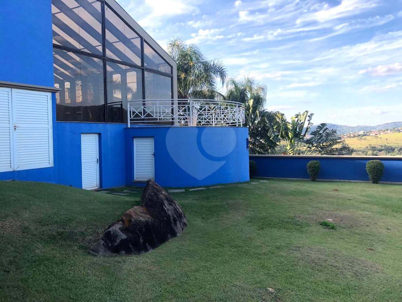 Casa à venda com 4 suítes no condomínio Osato, Atibaia - SP