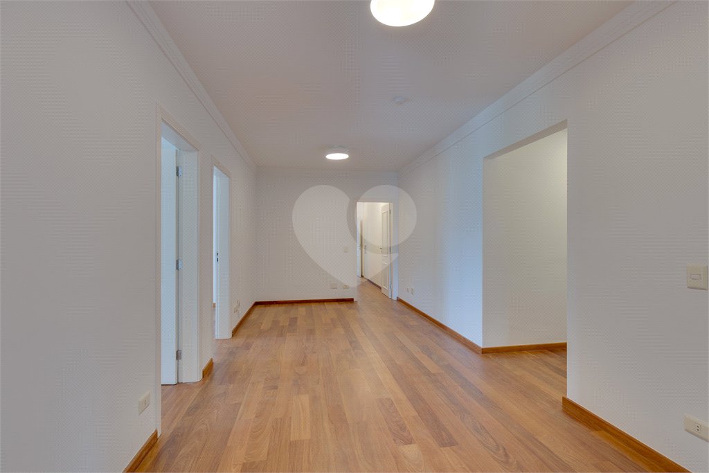 Apartamento à venda com 4 suítes em Jardim Marajoara, São Paulo, SP