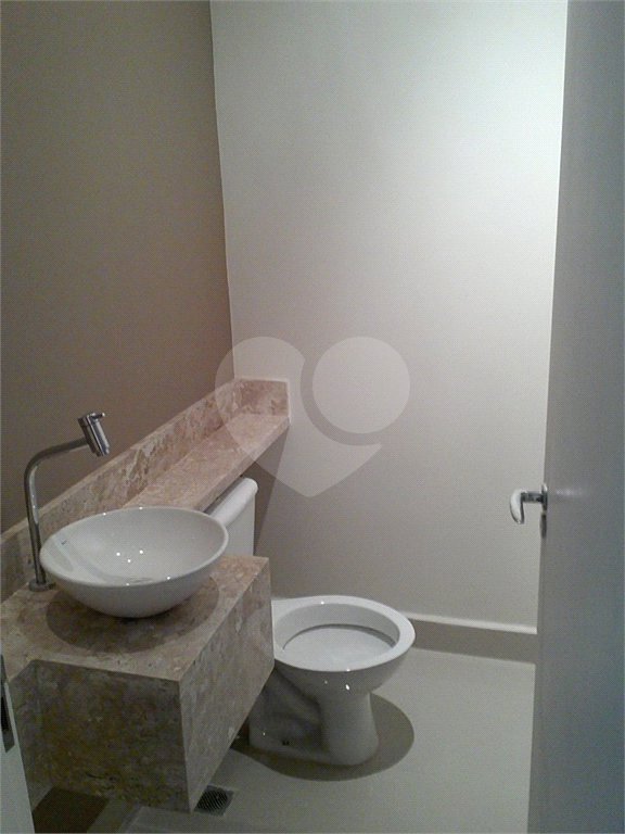 Casa à venda com 3 quartos, sendo 1 suíte, no condomínio Lago da Serra, Araçoiaba da Serra - SP