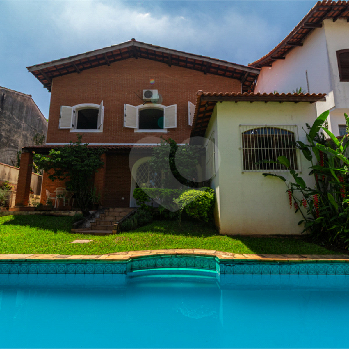 Casa de Vila à venda com 4 quartos, sendo 2 suítes, em Alto da Boa Vista, São Paulo, SP