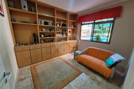 Casa à venda com 4 suítes no condomínio Villa Viana II, Cotia - SP