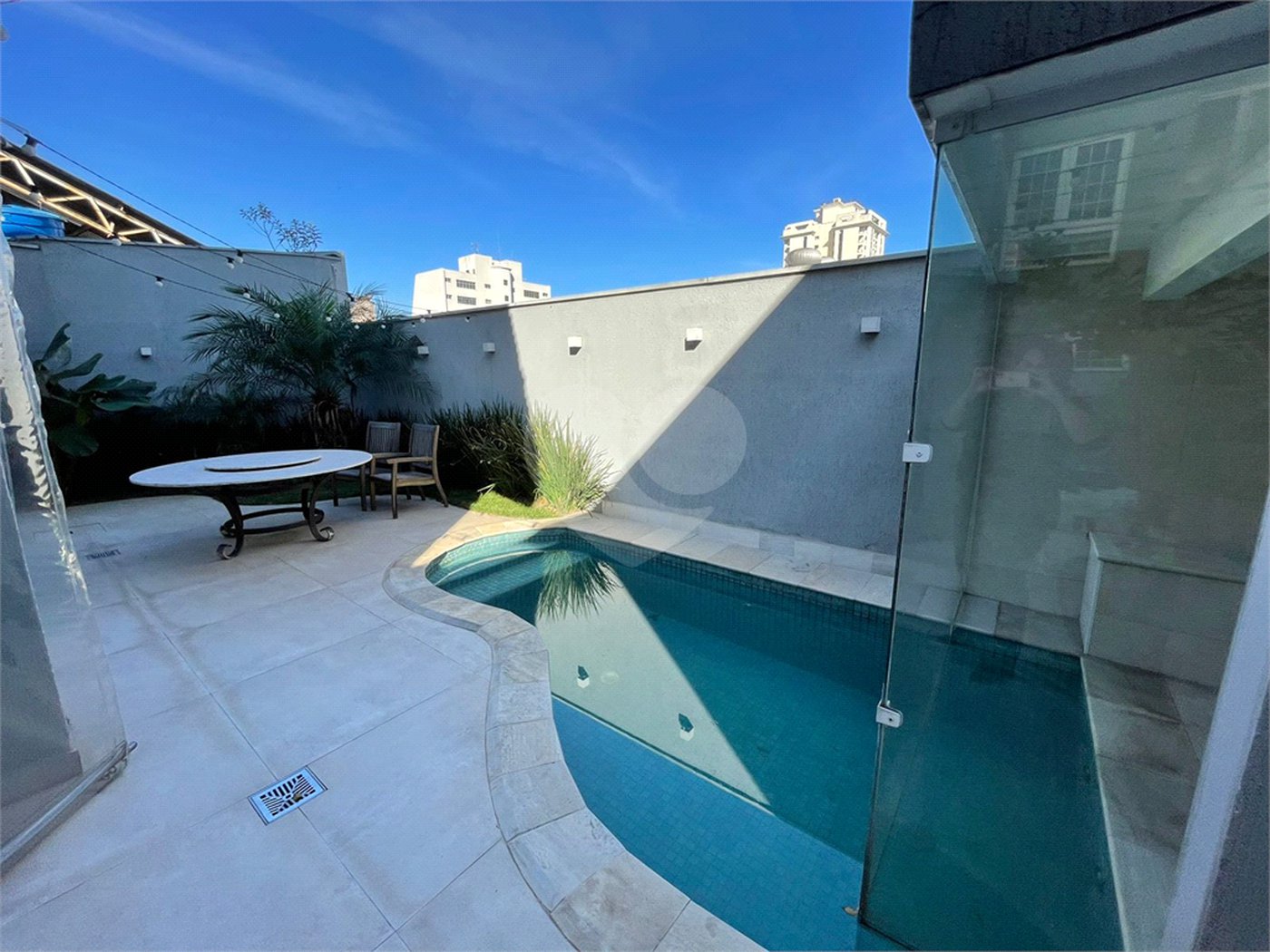Casa à venda com 4 suítes no condomínio Fechado, São Paulo - SP