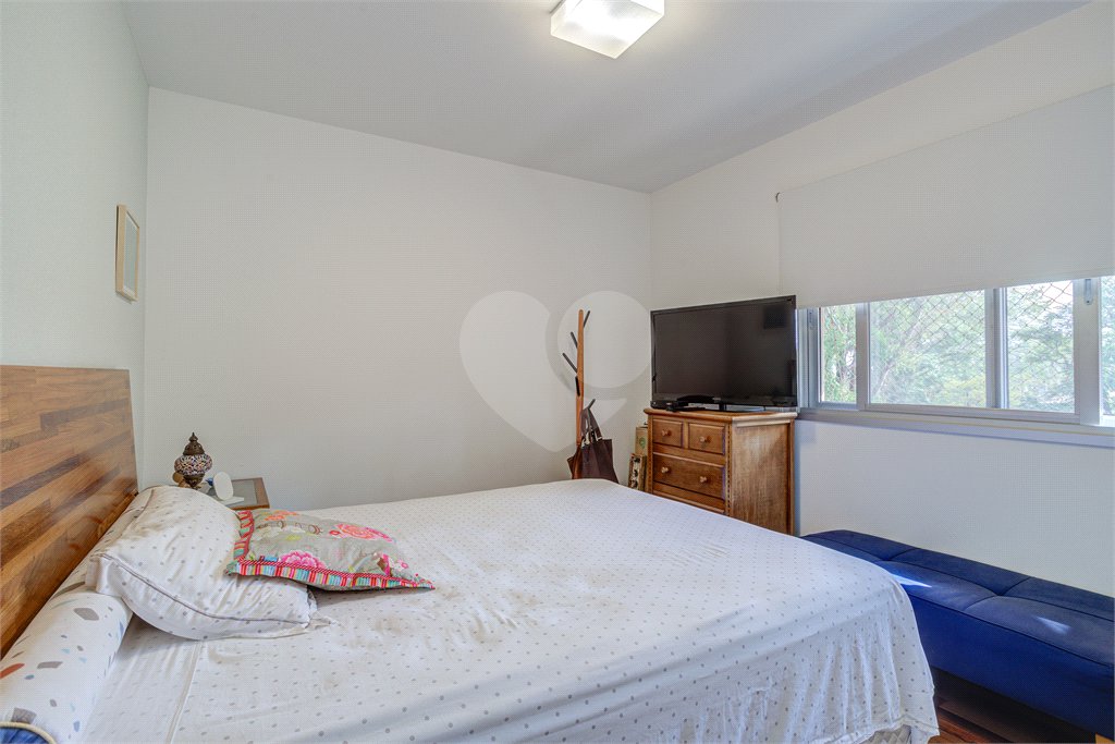 Apartamento à venda com 4 quartos, sendo 1 suíte, em Alto da Boa Vista, São Paulo, SP