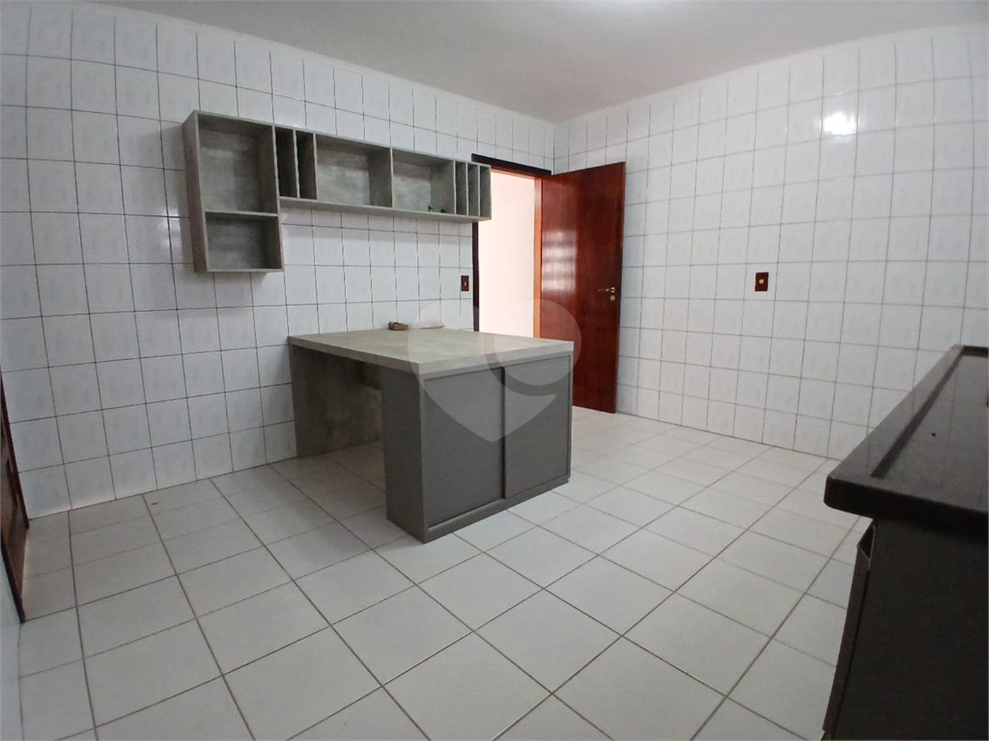 Casa à venda com 5 quartos, sendo 3 suítes, em Vila Santista, Atibaia, SP