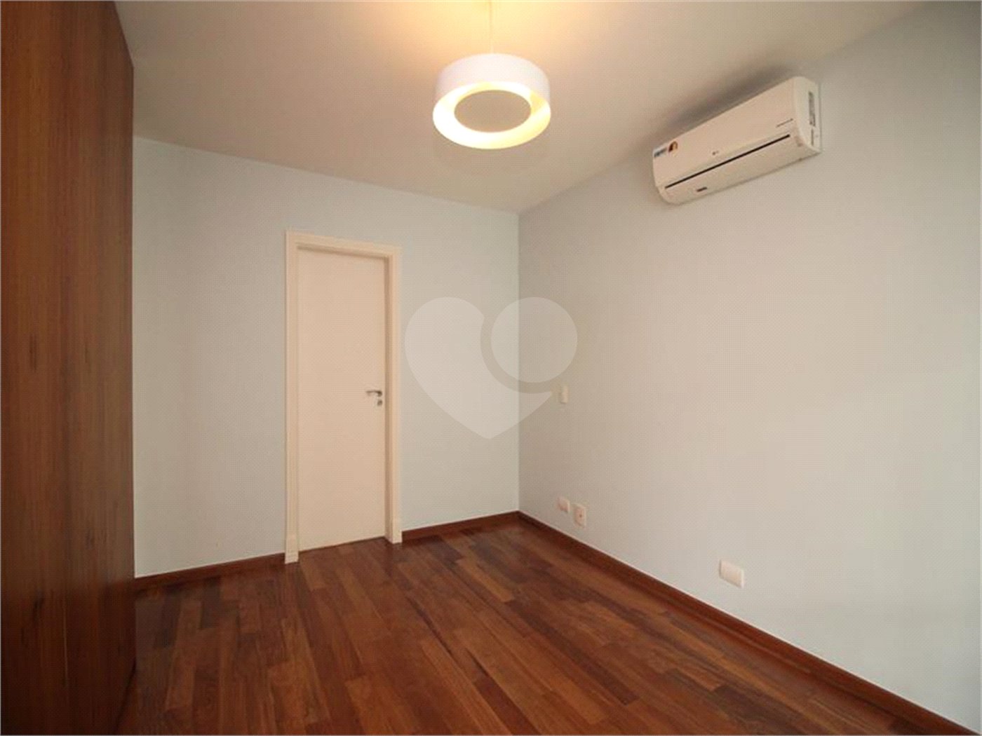 Casa à venda com 3 suítes no condomínio Brooklin Hills, São Paulo - SP