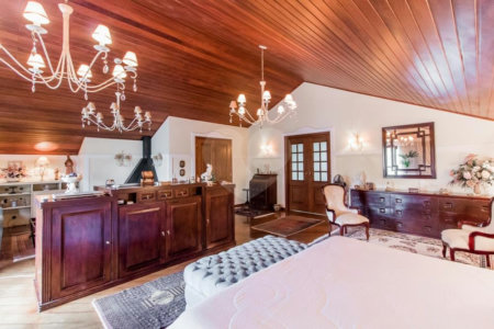 Casa à venda com 5 quartos, sendo 3 suítes, em Alto da Boa Vista, São Paulo, SP