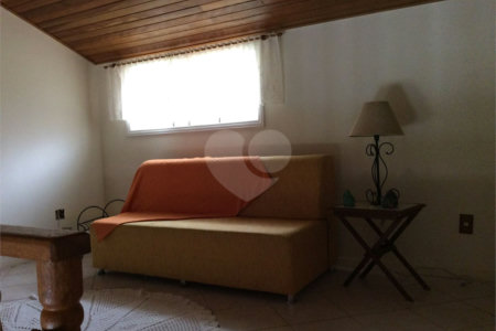 Casa à venda com 4 quartos, sendo 1 suíte, em Ogiva, Cabo Frio, RJ