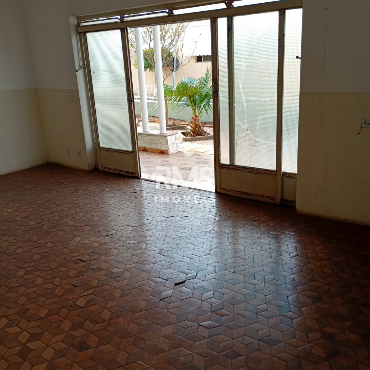 Casa à venda ou para alugar com 3 quartos, sendo 1 suíte,  no Centro, Angatuba, SP