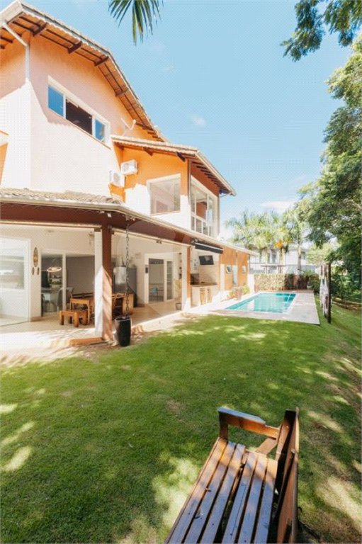 Casa à venda com 5 quartos, sendo 4 suítes, no condomínio Figueira Garden, Atibaia - SP