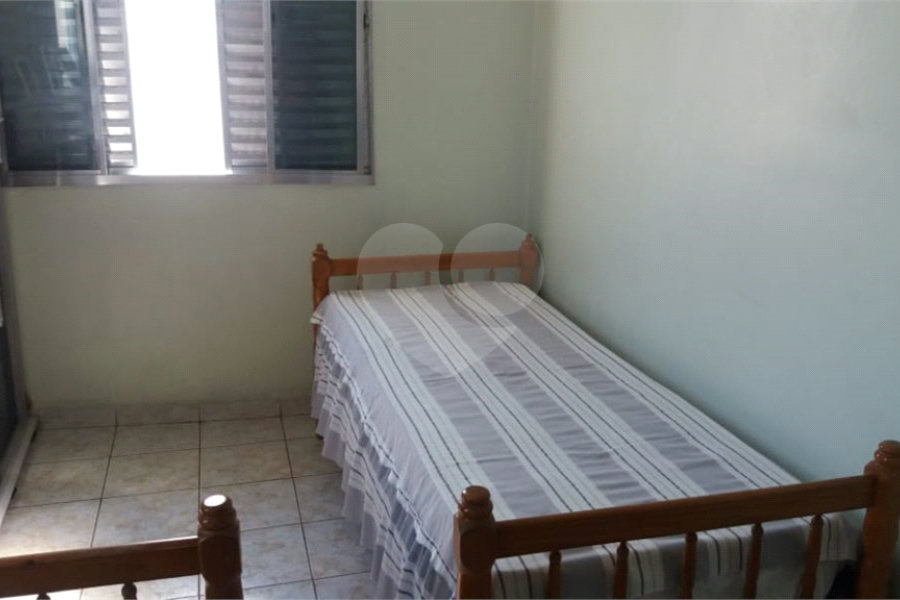 Sobrado à venda com 4 quartos em Jardim Guairaca, São Paulo, SP