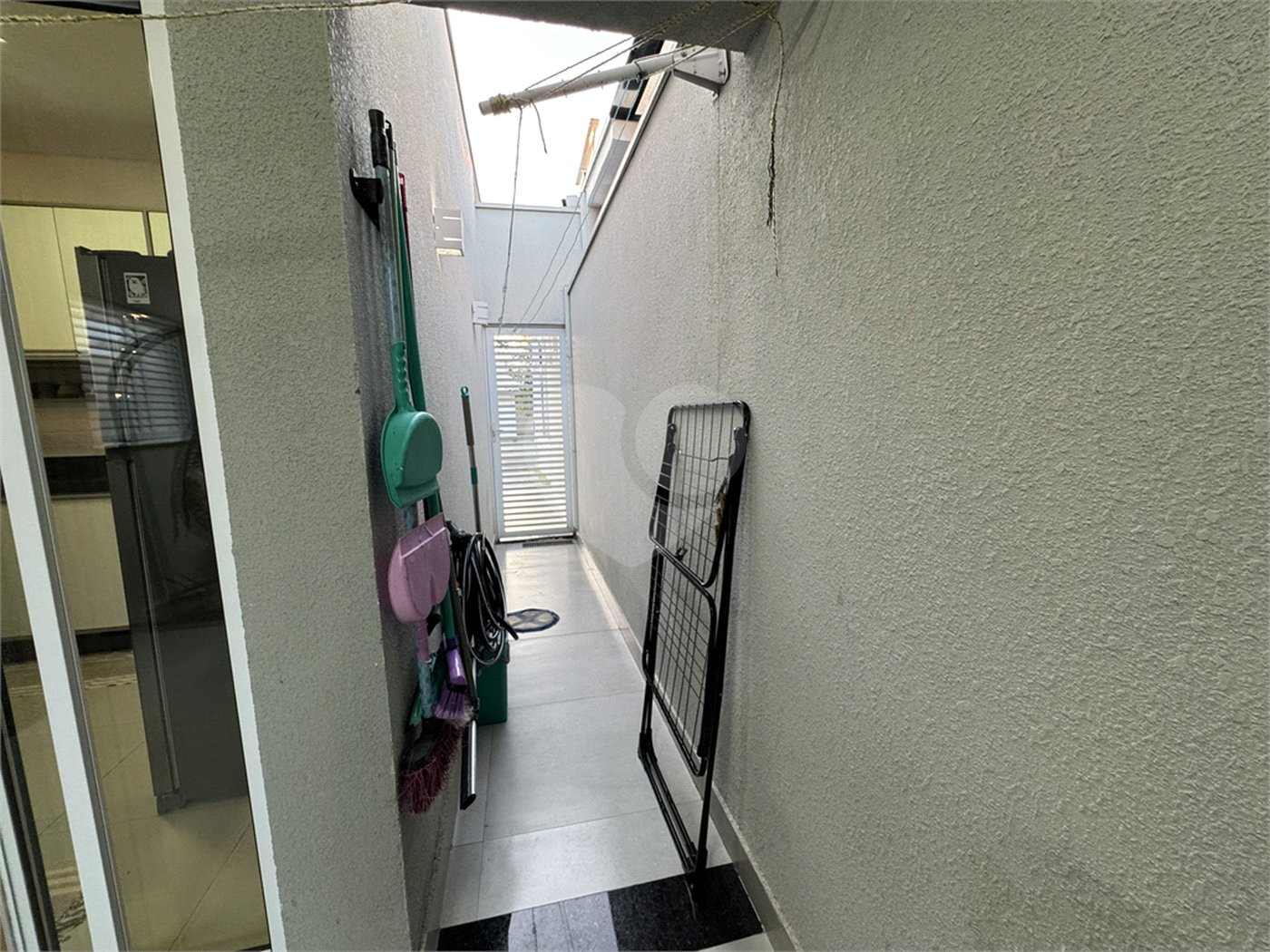Casa à venda com 3 quartos, sendo 1 suíte, no condomínio Jardim Guarujá, Salto - SP