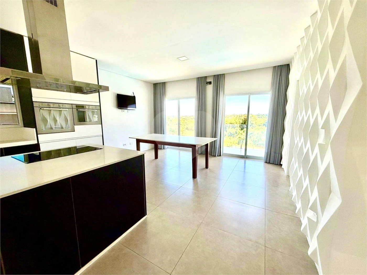 Casa à venda com 4 quartos, sendo 3 suítes, no condomínio Village Araçoiaba, Araçoiaba da Serra - SP