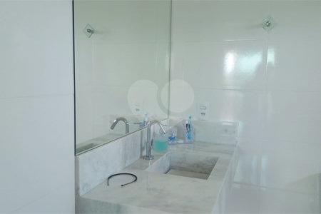 Casa à venda com 5 suítes no condomínio Village da Serra, Araçoiaba da Serra - SP