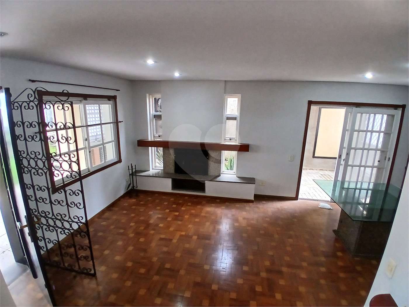 Casa à venda ou para alugar com 3 quartos, sendo 2 suítes, no condomínio Chácara das Rosas, São Paulo - SP