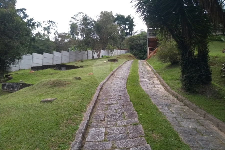 Casa à venda com 3 quartos, sendo 1 suíte, no condomínio Cinco Lagos, Mairiporã - SP