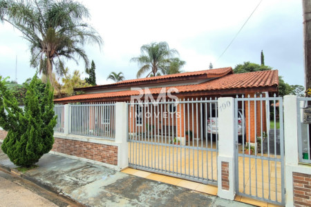 Casa à venda com 4 quartos, sendo 1 suíte,  em Villarejo Sopé da Serra (Vilarejo), Cabreúva, SP