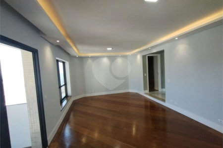 Apartamento à venda com 5 quartos, sendo 2 suítes, em Aclimação, São Paulo, SP