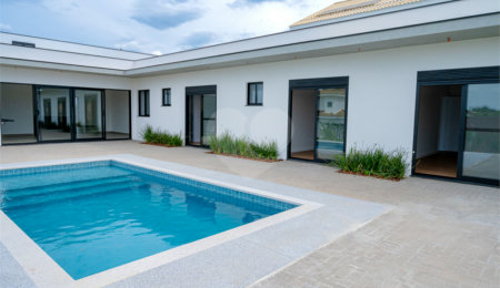 Casa à venda com 3 suítes no condomínio Village Saint Charbel, Araçoiaba da Serra - SP