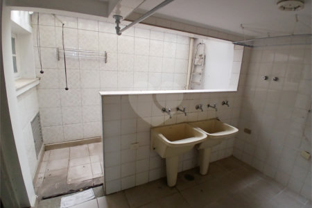 Casa à venda ou para alugar com 3 quartos, sendo 2 suítes, no condomínio Chácara das Rosas, São Paulo - SP
