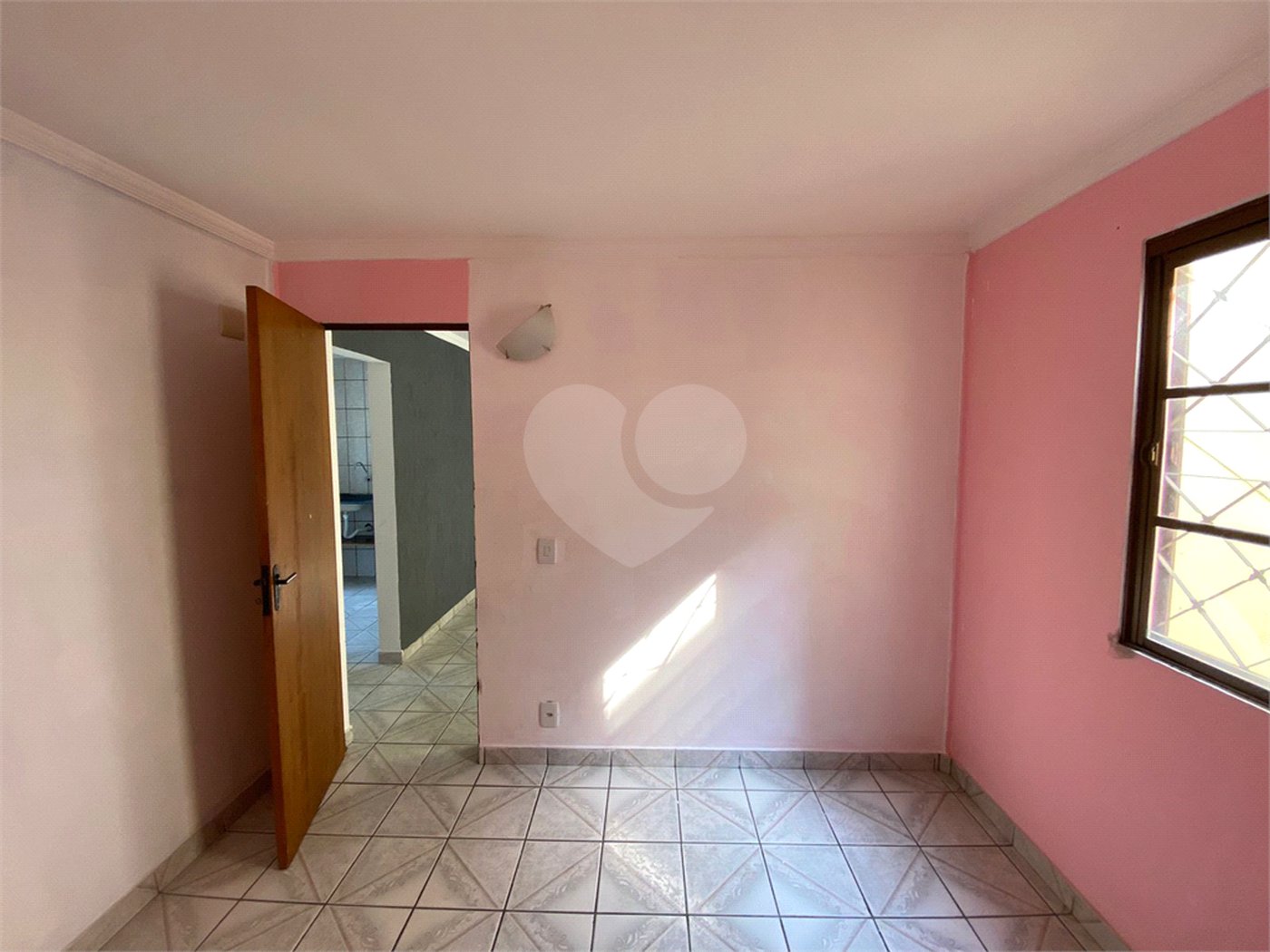 Apartamento para alugar com 2 quartos em Jardim Adriane, Itaquaquecetuba, SP