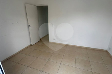 Casa à venda com 2 quartos no condomínio Carvalho Lagares, Poá - SP