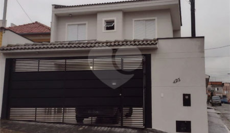 Sobrado à venda com 2 suítes em Vila Nivi, São Paulo, SP