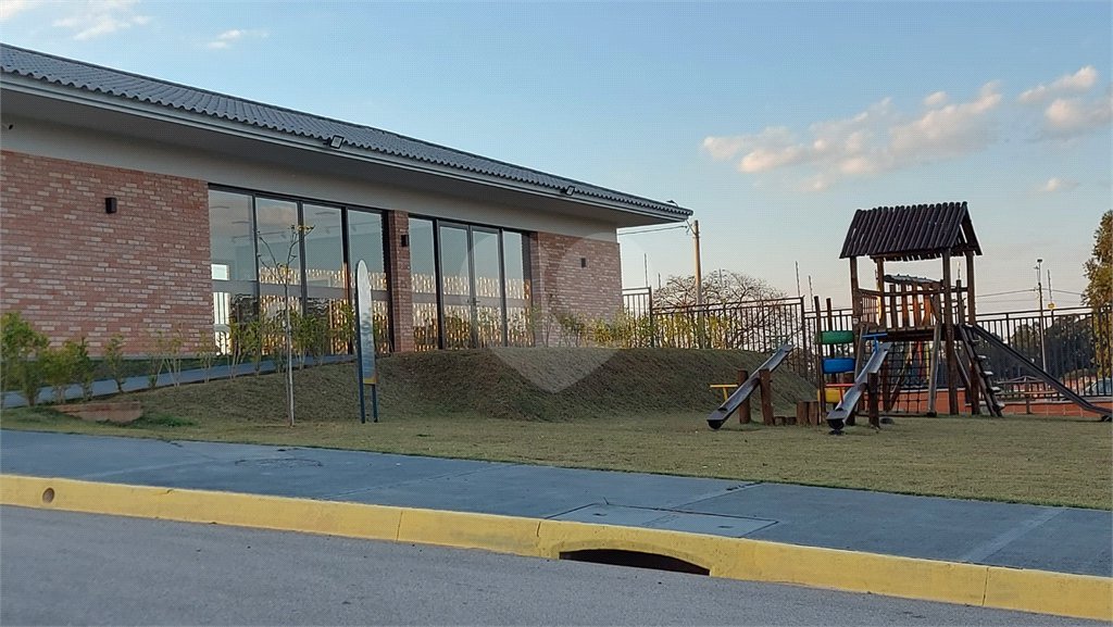 Casa à venda com 3 quartos, sendo 1 suíte,  no condomínio Residencial Villagio Wanel, Sorocaba - SP