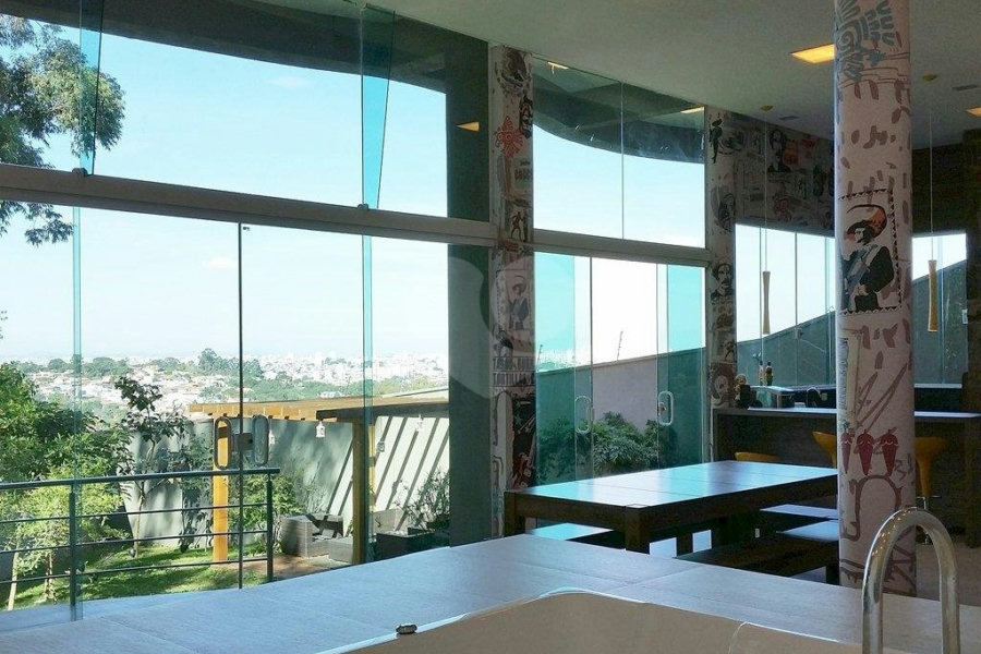 Casa à venda com 6 quartos, sendo 3 suítes, no condomínio Travessa Manuel Antônio Ferreira,85, São Paulo - SP
