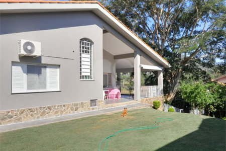 Casa à venda com 3 quartos, sendo 1 suíte, no condomínio Parque Arco Íris, Atibaia - SP