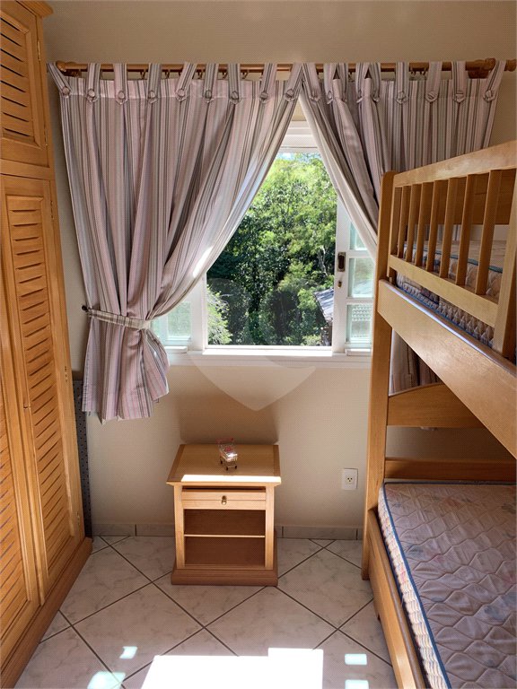 Casa à venda com 5 quartos, sendo 2 suítes, no condomínio Capela do Barreiro, Itatiba - SP