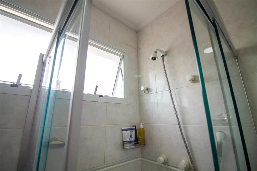 Casa à venda com 4 quartos, sendo 3 suítes, no condomínio Residencial Sans Souci, São Paulo - SP