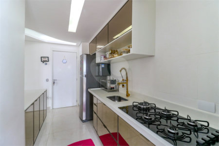 Apartamento à venda com 3 quartos, sendo 1 suíte, em Santo Amaro, São Paulo, SP