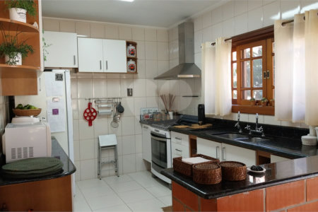 Casa Térrea à venda com 4 quartos, sendo 1 suíte,  em Parque dos Lagos, Mogi das Cruzes, SP