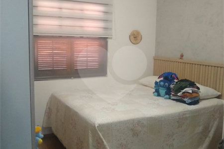 Sobrado à venda com 3 quartos, sendo 1 suíte,  em Vila do Castelo, São Paulo, SP