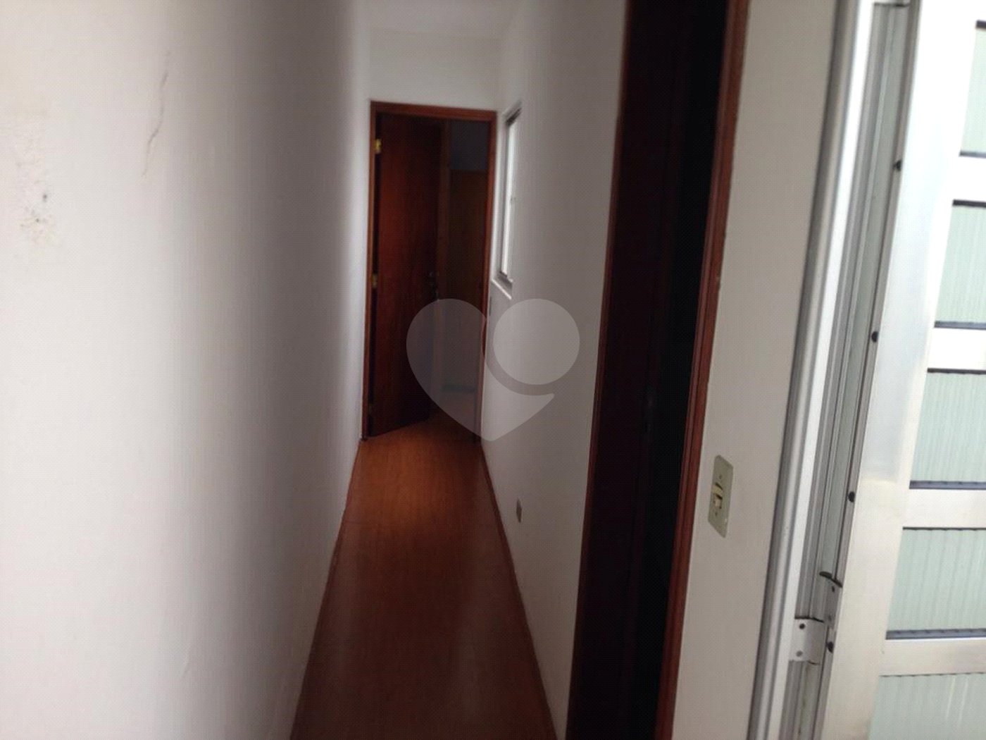 Vende-se Sobrado em Condomínio Fechado – 3 Dormitórios | 180 m²