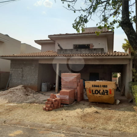 Casa em Construção com Área Gourmet e Piscina no Condomínio Damha II